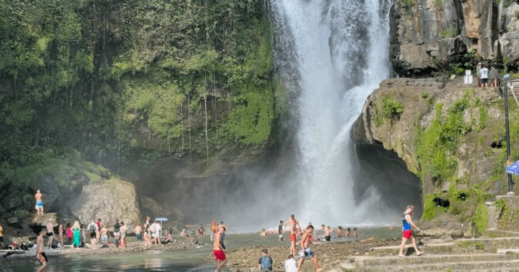 tegenungan waterfall